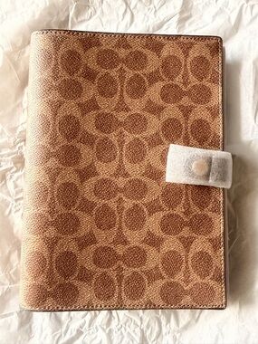 Coach Brown/Tan Signature Canvas Card Organizer